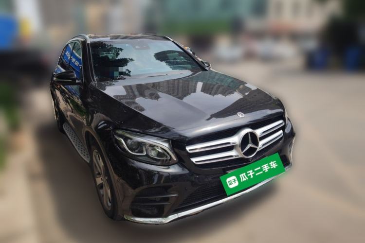 Used Mercedes-Benz GLC 2017 GLC 260 4MATIC Luxury Model Front Right 45 Deg