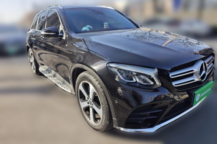 Used Mercedes-Benz GLC 2017 GLC 260 4MATIC Luxury Model Front Right 45 Deg