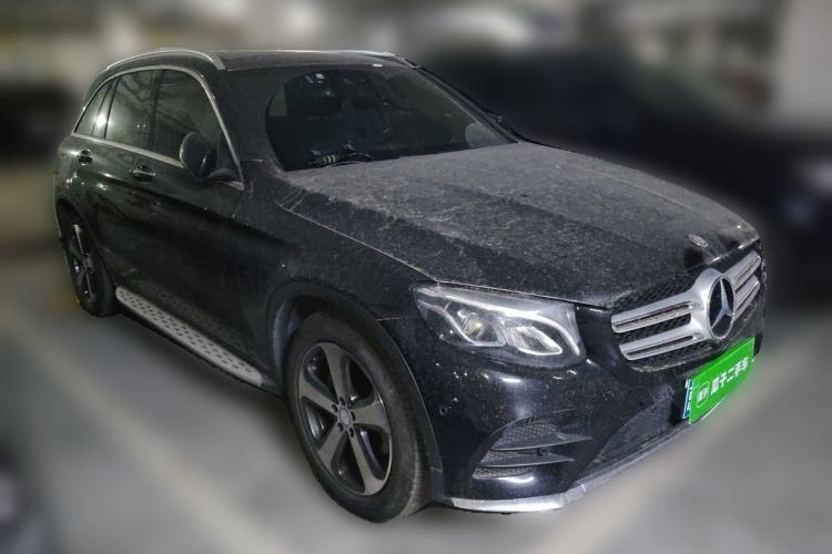 Used Mercedes-Benz GLC 2017 GLC 260 4MATIC Luxury Model Front Right 45 Deg