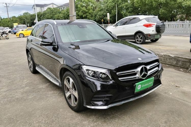 Used Mercedes-Benz GLC 2017 GLC 300 4MATIC Sport Edition Front Right 45 Deg