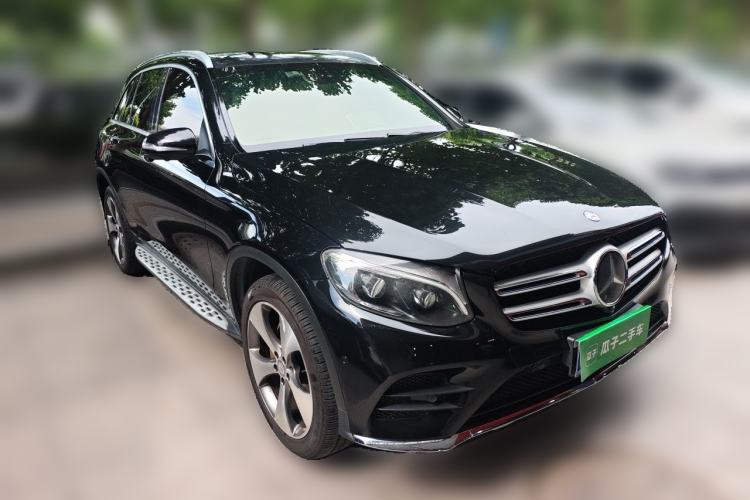 Used Mercedes-Benz GLC 2017 GLC 300 4MATIC Luxury Model Front Right 45 Deg