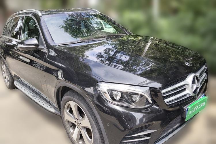 Used Mercedes-Benz GLC 2017 GLC 300 4MATIC Sport Edition Front Right 45 Deg