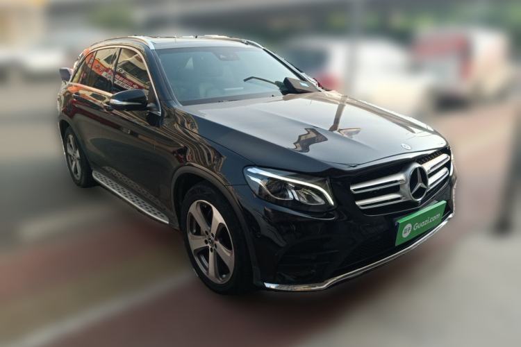 Used Mercedes-Benz GLC 2017 GLC 260 4MATIC Luxury Model Front Right 45 Deg