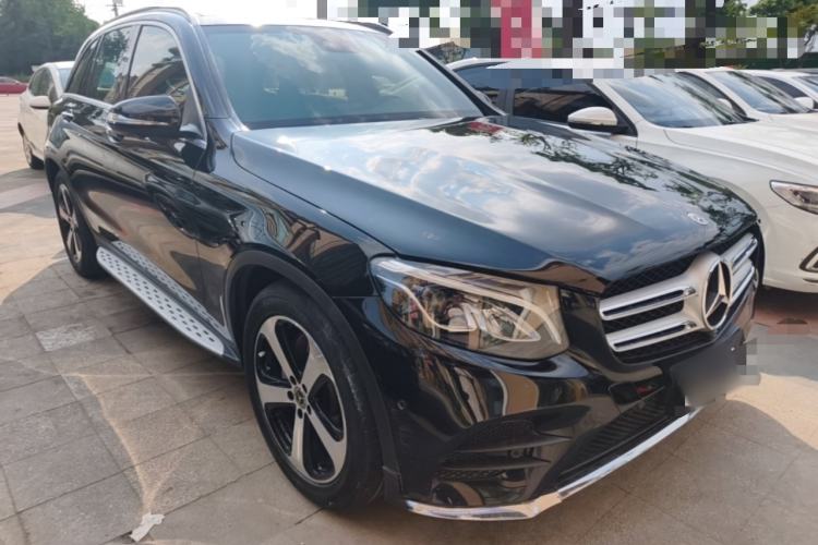 Used Mercedes-Benz GLC 2017 GLC 260 4MATIC Luxury Model Front Right 45 Deg