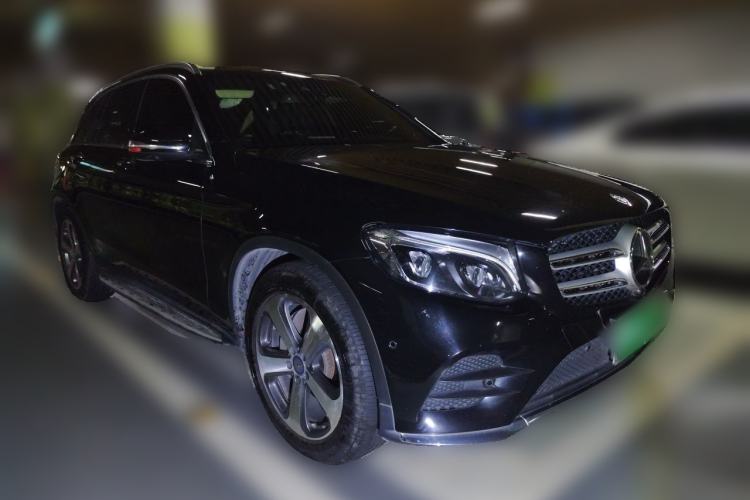 Used Mercedes-Benz GLC 2017 GLC 300 4MATIC Sport Edition Front Right 45 Deg