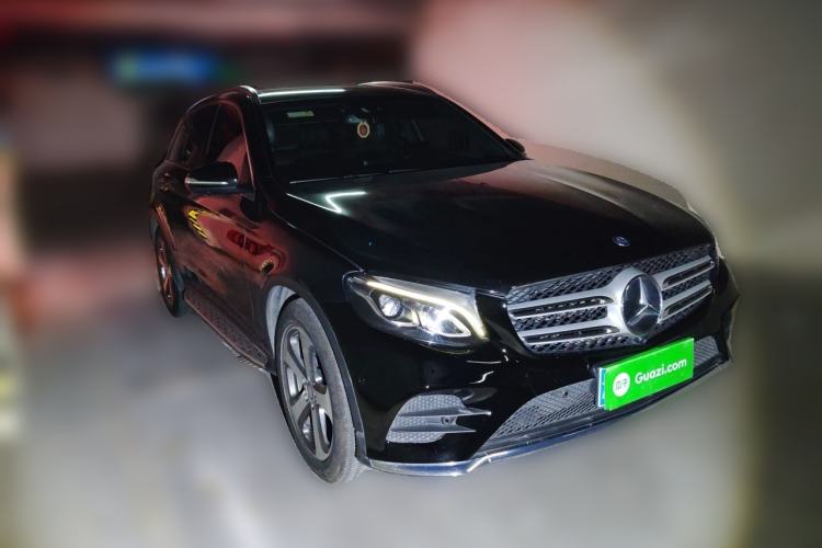 Used Mercedes-Benz GLC 2017 GLC 260 4MATIC Luxury Model Front Right 45 Deg