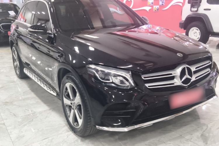 Used Mercedes-Benz GLC 2017 GLC 260 4MATIC Luxury Model Front Right 45 Deg