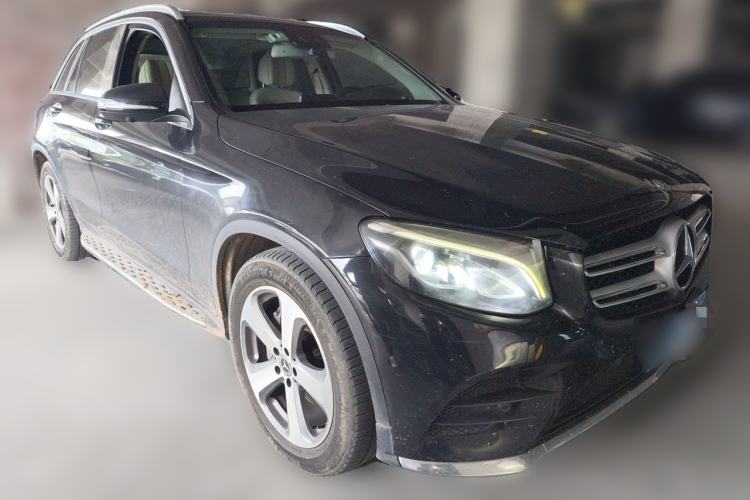 Used Mercedes-Benz GLC 2017 GLC 260 4MATIC Luxury Model Front Right 45 Deg