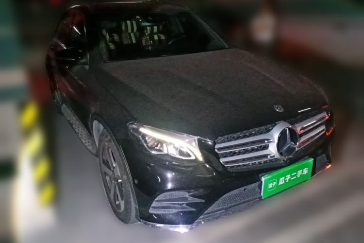 Used Mercedes-Benz GLC 2017 GLC 260 4MATIC Luxury Model Front Right 45 Deg