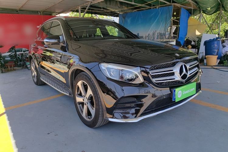 Used Mercedes-Benz GLC 2017 GLC 300 4MATIC Sport Edition Front Right 45 Deg