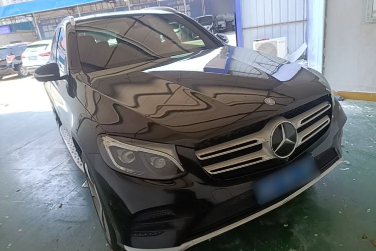 Used Mercedes-Benz GLC 2017 GLC 300 4MATIC Luxury Model Front Right 45 Deg
