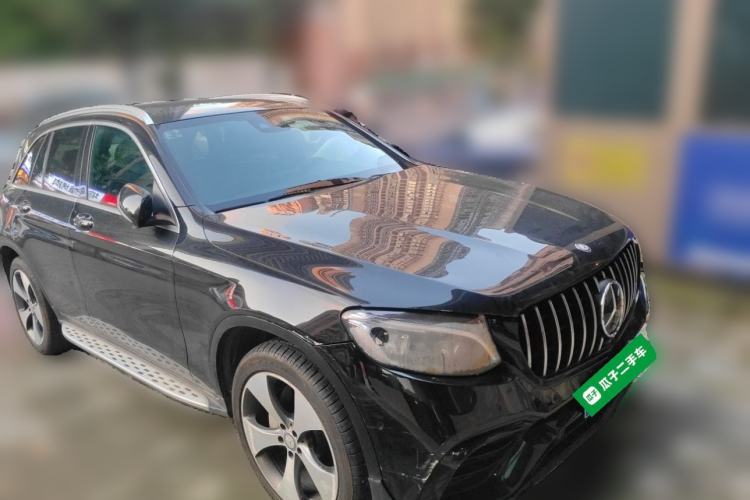 Used Mercedes-Benz GLC 2017 GLC 300 4MATIC Luxury Model Front Right 45 Deg