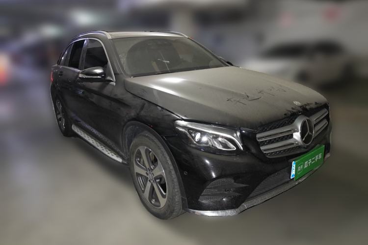 Used Mercedes-Benz GLC 2017 GLC 260 4MATIC Luxury Model Front Right 45 Deg