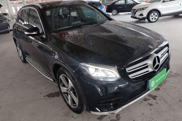 Used Mercedes-Benz GLC 2017 GLC 260 4MATIC Luxury Model Front Right 45 Deg