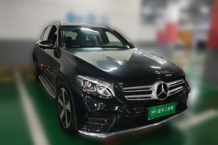 Used Mercedes-Benz GLC 2017 GLC 260 4MATIC Luxury Model Front Right 45 Deg