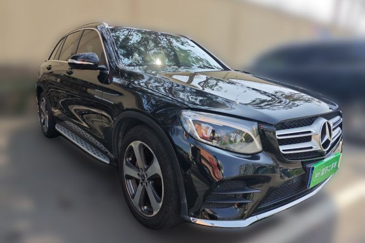 Used Mercedes-Benz GLC 2017 GLC 300 4MATIC Sport Edition Front Right 45 Deg