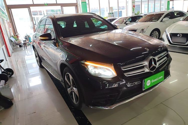 Used Mercedes-Benz GLC 2017 GLC 260 4MATIC Luxury Model Front Right 45 Deg