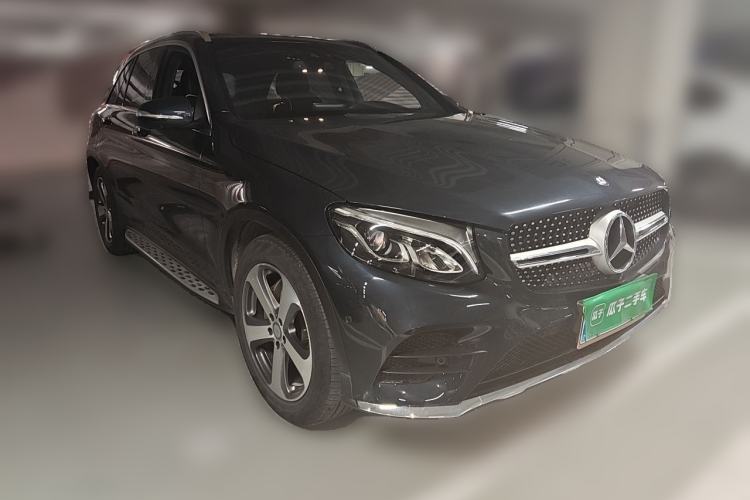 Used Mercedes-Benz GLC 2017 GLC 260 4MATIC Luxury Model Front Right 45 Deg