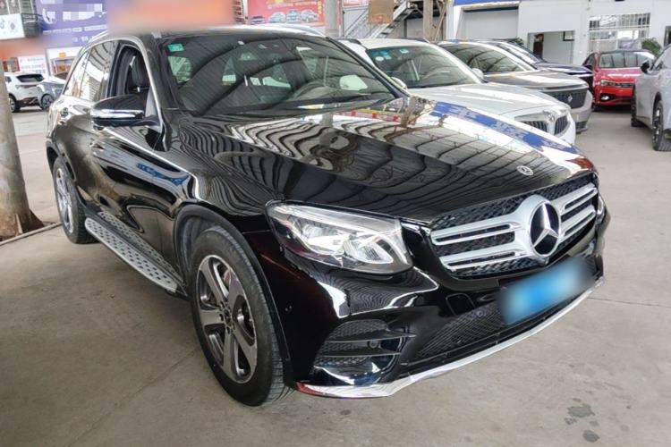 Used Mercedes-Benz GLC 2017 GLC 260 4MATIC Luxury Model Front Right 45 Deg