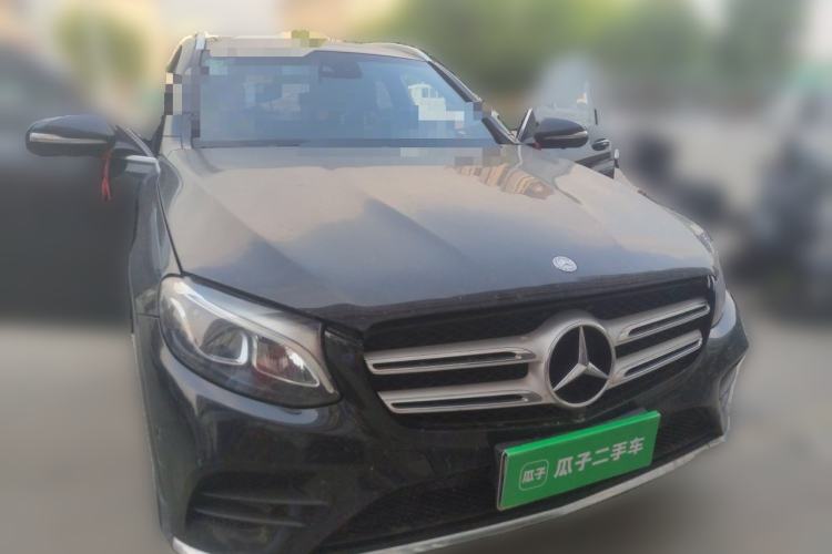 Used Mercedes-Benz GLC 2017 GLC 260 4MATIC Luxury Model Front Right 45 Deg