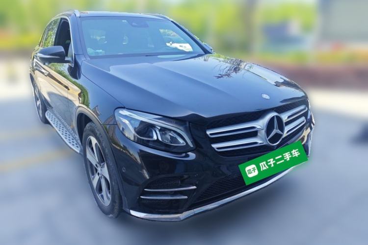 Used Mercedes-Benz GLC 2017 GLC 260 4MATIC Luxury Model Front Right 45 Deg