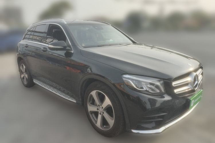 Used Mercedes-Benz GLC 2017 GLC 260 4MATIC Luxury Model Front Right 45 Deg