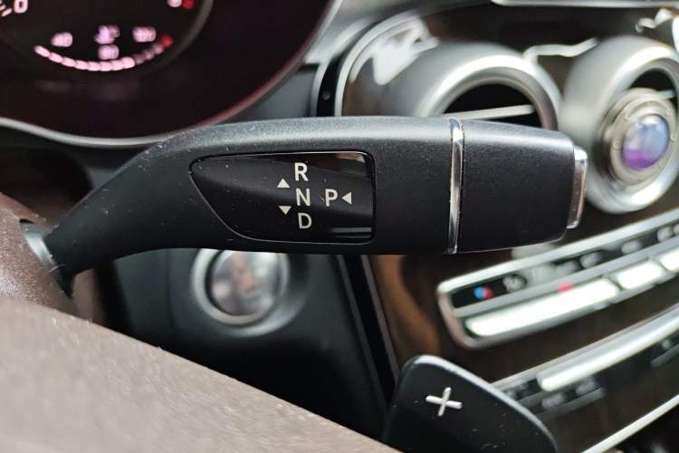 Used Mercedes-Benz GLC 2017 GLC 260 4MATIC Dynamic Edition Gear Lever