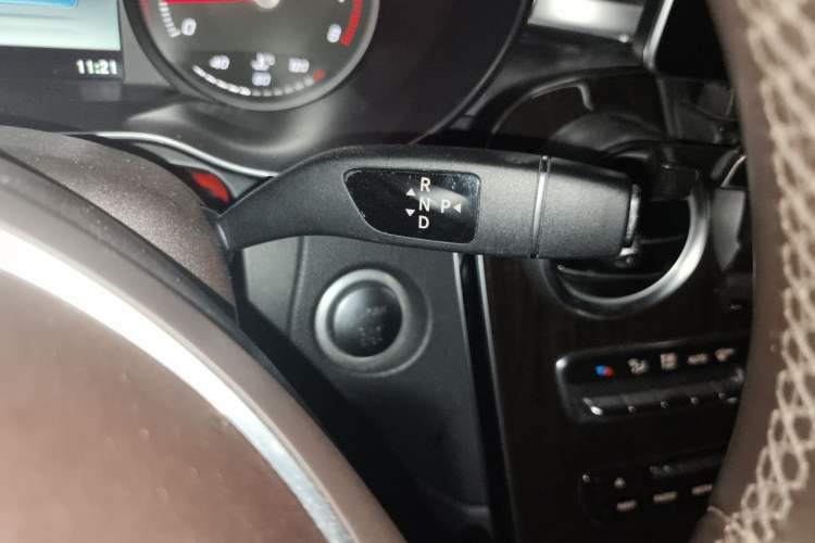 Used Mercedes-Benz GLC 2017 GLC 260 4MATIC Dynamic Edition Gear Lever