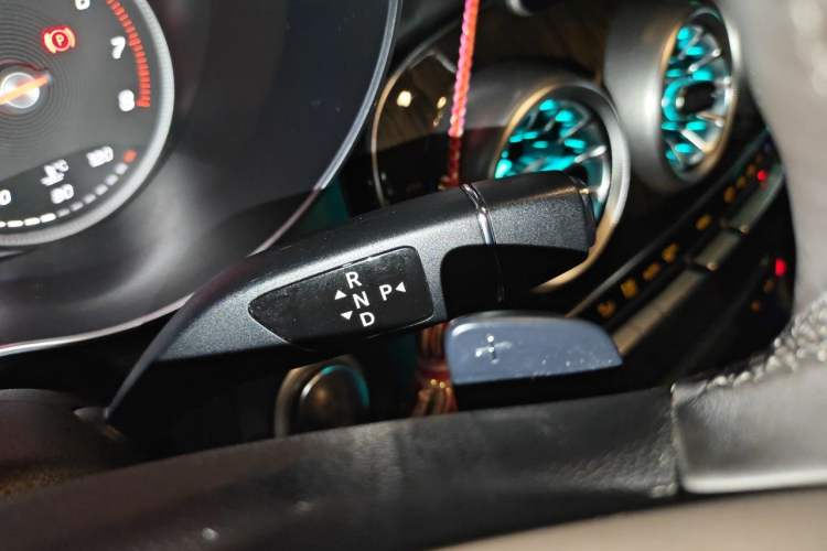 Used Mercedes-Benz GLC 2017 GLC 260 4MATIC Luxury Model Gear Lever