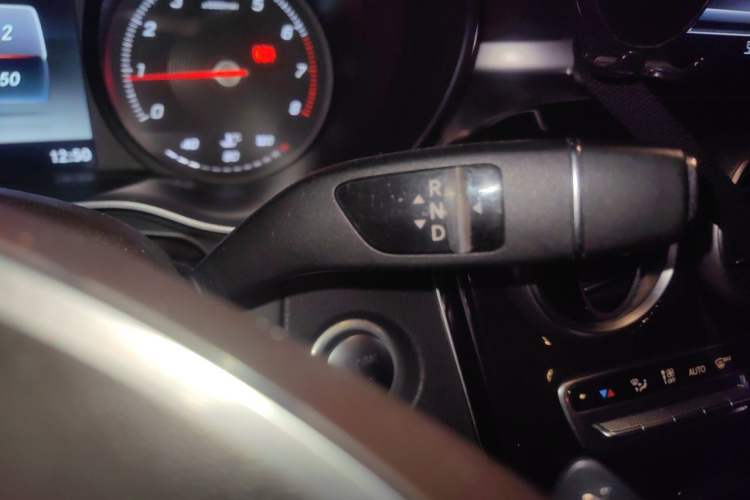 Used Mercedes-Benz GLC 2017 GLC 260 4MATIC Dynamic Edition Gear Lever
