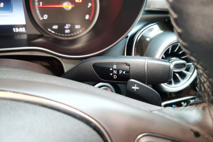 Used Mercedes-Benz GLC 2017 GLC 260 4MATIC Dynamic Edition Gear Lever