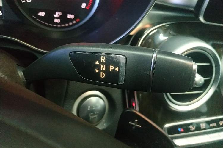 Used Mercedes-Benz GLC 2017 GLC 260 4MATIC Dynamic Edition Gear Lever
