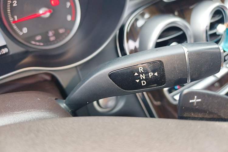 Used Mercedes-Benz GLC 2017 GLC 260 4MATIC Dynamic Edition Gear Lever