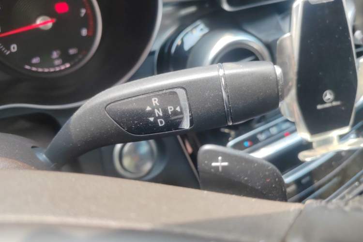 Used Mercedes-Benz GLC 2017 GLC 260 4MATIC Dynamic Edition Gear Lever