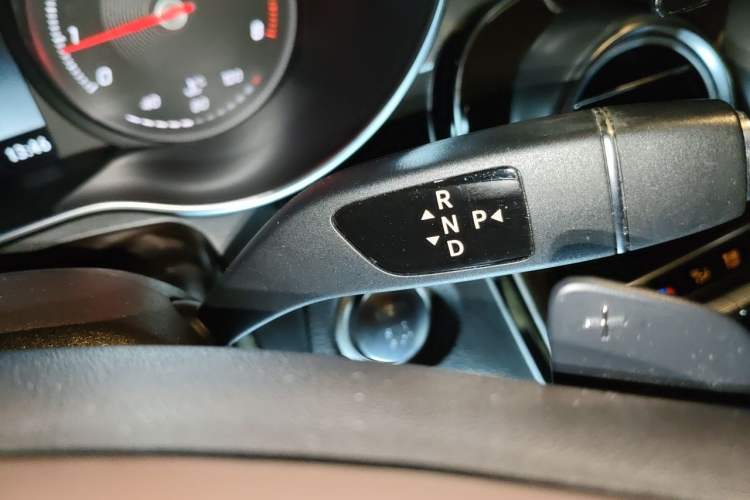 Used Mercedes-Benz GLC 2017 GLC 260 4MATIC Luxury Model Gear Lever