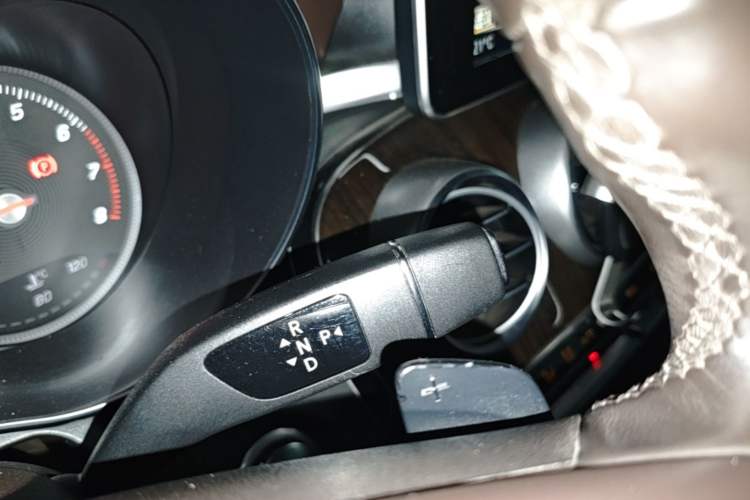 Used Mercedes-Benz GLC 2017 GLC 260 4MATIC Dynamic Edition Gear Lever