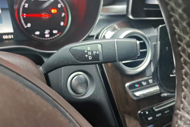 Used Mercedes-Benz GLC 2017 GLC 260 4MATIC Dynamic Edition Gear Lever