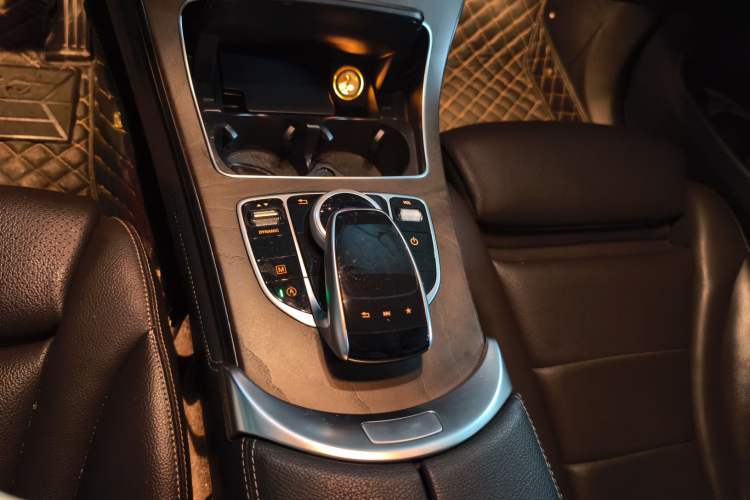 Used Mercedes-Benz GLC 2017 GLC 300 4MATIC Sport Edition Gear Lever