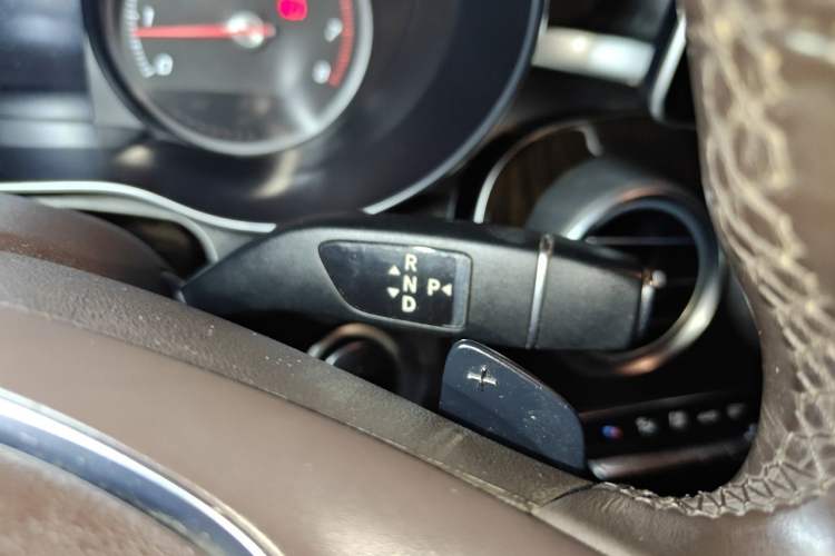 Used Mercedes-Benz GLC 2017 GLC 260 4MATIC Luxury Model Gear Lever