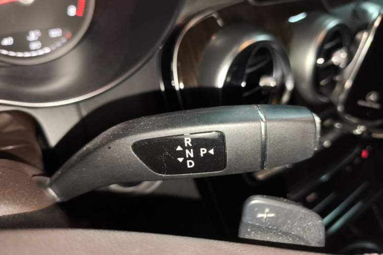 Used Mercedes-Benz GLC 2017 GLC 260 4MATIC Dynamic Edition Gear Lever