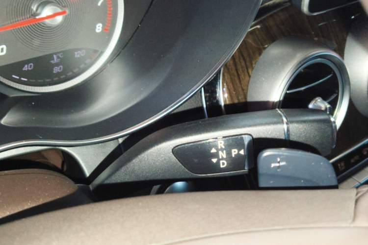 Used Mercedes-Benz GLC 2017 GLC 260 4MATIC Luxury Model Gear Lever