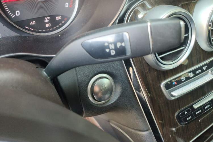Used Mercedes-Benz GLC 2017 GLC 260 4MATIC Dynamic Edition Gear Lever