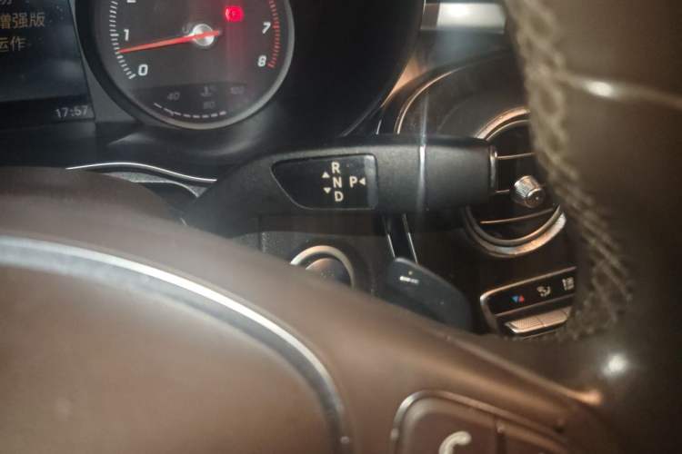 Used Mercedes-Benz GLC 2017 GLC 260 4MATIC Dynamic Edition Gear Lever
