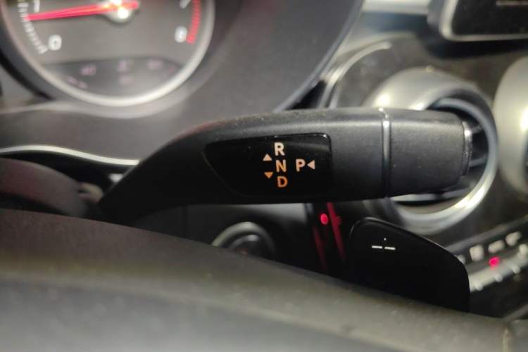 Used Mercedes-Benz GLC 2017 GLC 260 4MATIC Luxury Model Gear Lever