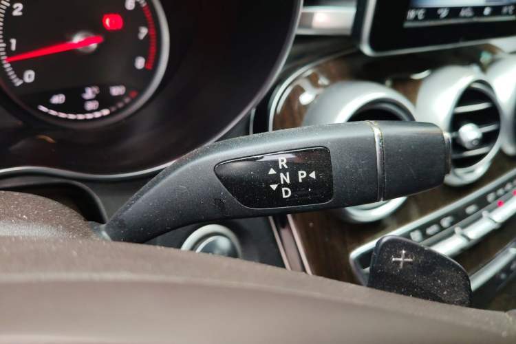 Used Mercedes-Benz GLC 2017 GLC 260 4MATIC Dynamic Edition Gear Lever