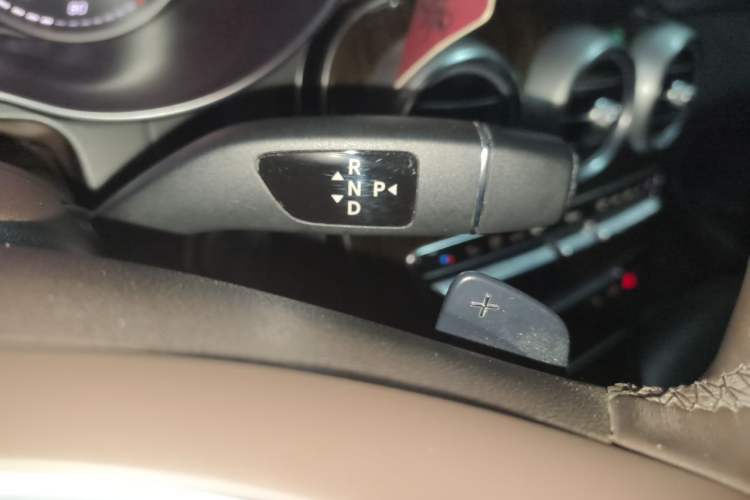Used Mercedes-Benz GLC 2017 GLC 260 4MATIC Luxury Model Gear Lever