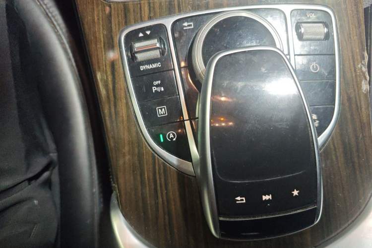 Used Mercedes-Benz GLC 2017 GLC 260 4MATIC Dynamic Edition Gear Lever