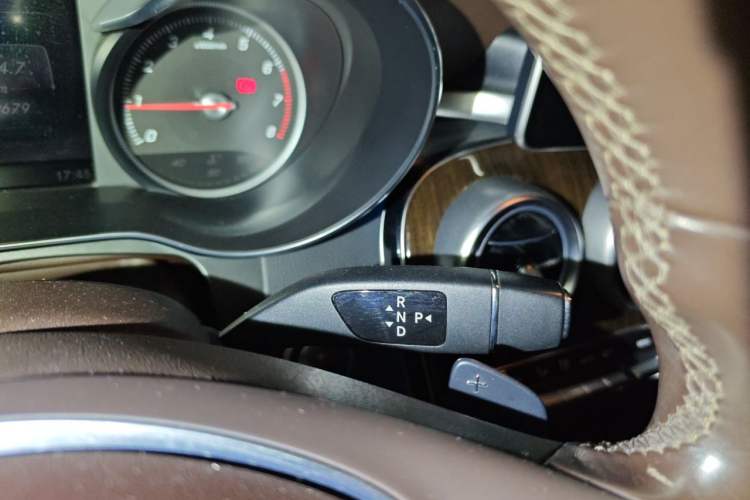 Used Mercedes-Benz GLC 2017 GLC 260 4MATIC Dynamic Edition Gear Lever