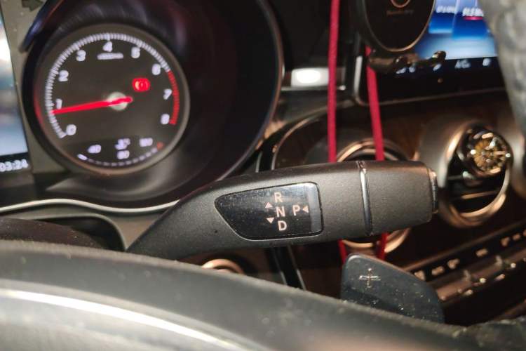 Used Mercedes-Benz GLC 2017 GLC 260 4MATIC Luxury Model Gear Lever