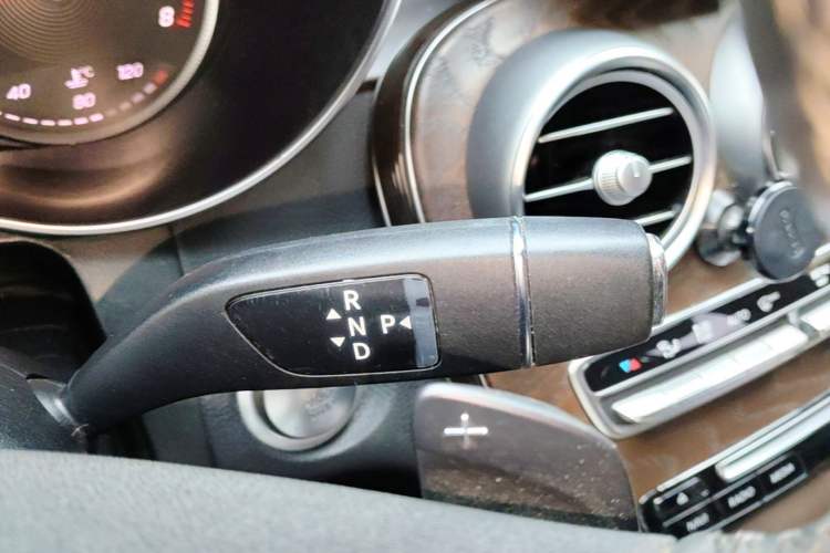 Used Mercedes-Benz GLC 2017 GLC 300 4MATIC Sport Edition Gear Lever